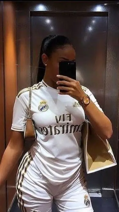 ai character: Mia background