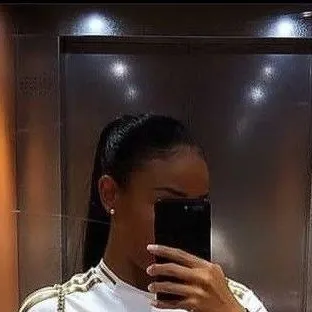 chat with ai character: Mia