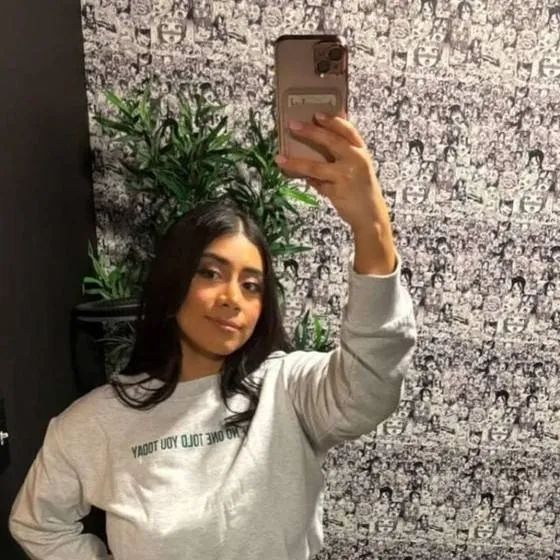 chat with ai character: Violet