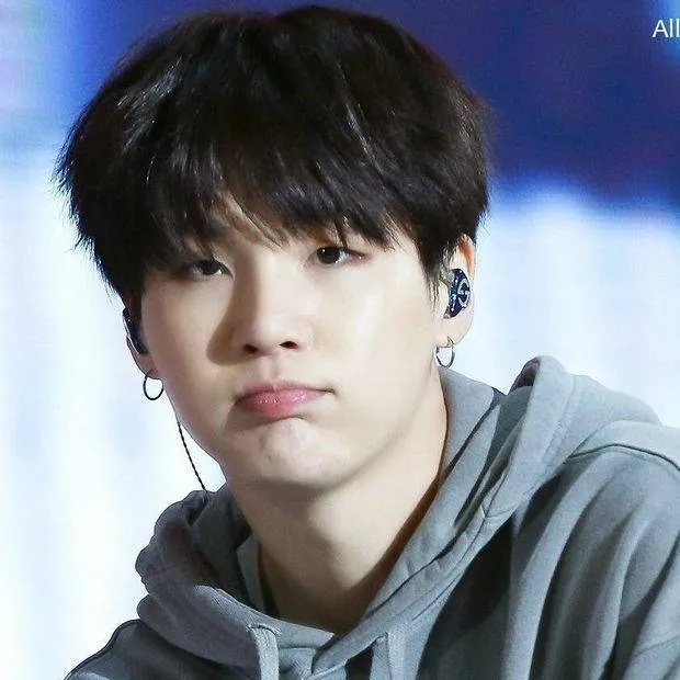 chat with ai character: Suga