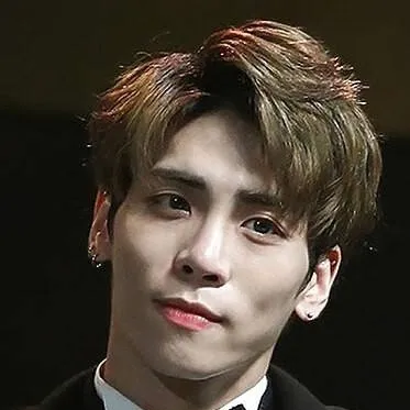 chat with ai character: Jong-hyun