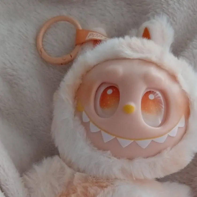 chat with ai character: blinboxed labubu