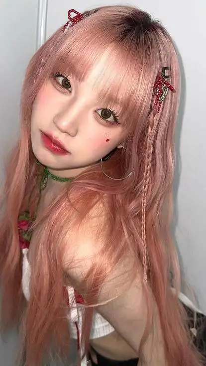 ai character: Yuyeon background