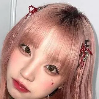 chat with ai character: Yuyeon