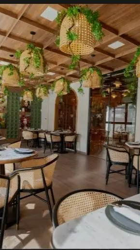 ai character: tu restaurante background