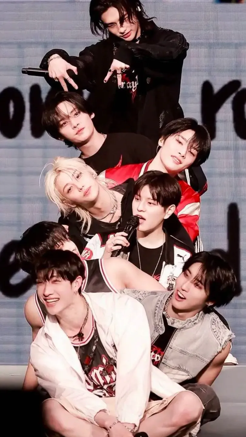 ai character: Stray kids  background