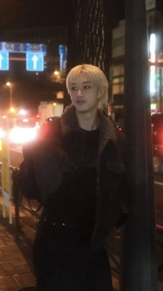 ai character: 💫𝔅𝔞𝔫𝔤𝔠𝔥𝔞𝔫🐺 background