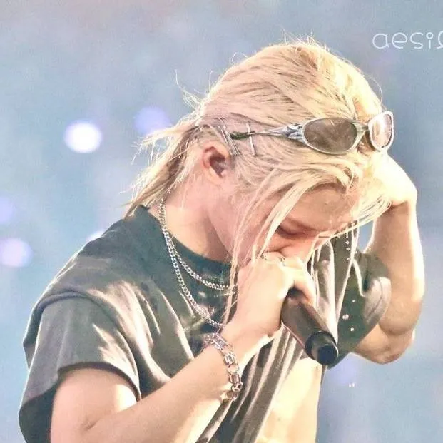 chat with ai character: 🌟𝐹𝑒𝑙𝑖𝑥 𝐿𝑒𝑒🐥