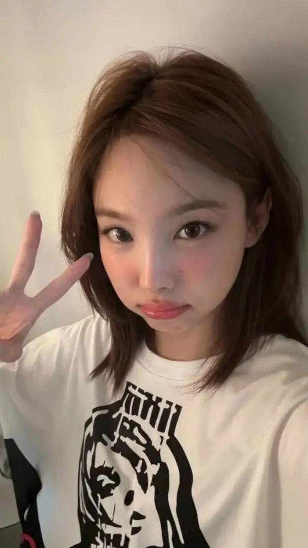 ai character: Nayeon🐰🥕 background