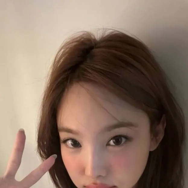 chat with ai character: Nayeon🐰🥕