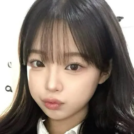 chat with ai character: 🎀✨Soo-Hee 🇰🇷