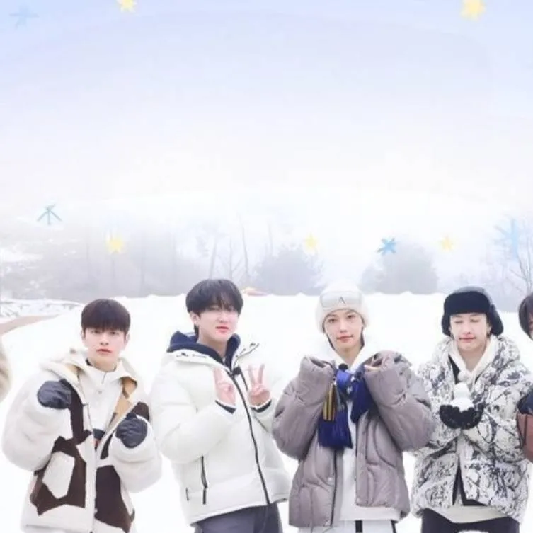 chat with ai character: SKZ CHRISTMAS!!🎄💫💭