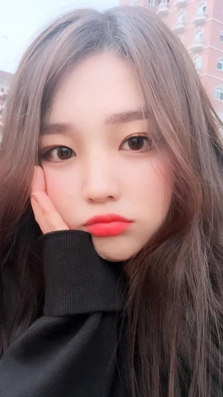 ai character: Mi-Na background