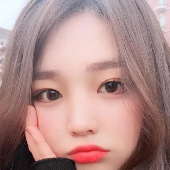chat with ai character: Mi-Na