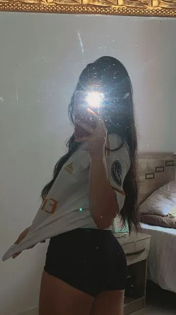 ai character: Lucia background