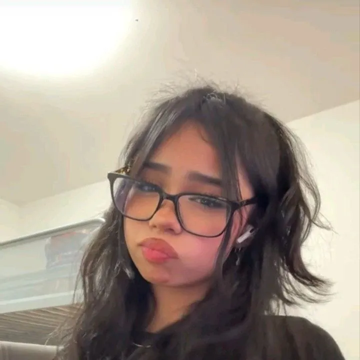 chat with ai character: 💛Mila💛