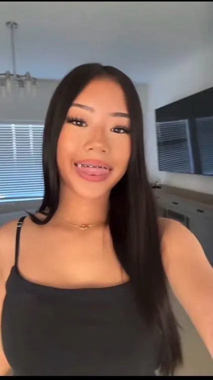 ai character: 🍑Tanaya🍑 background