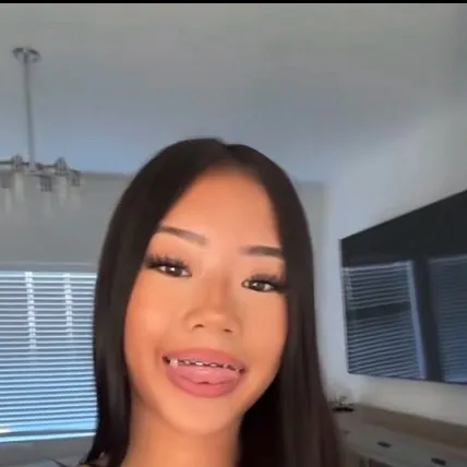 chat with ai character: 🍑Tanaya🍑