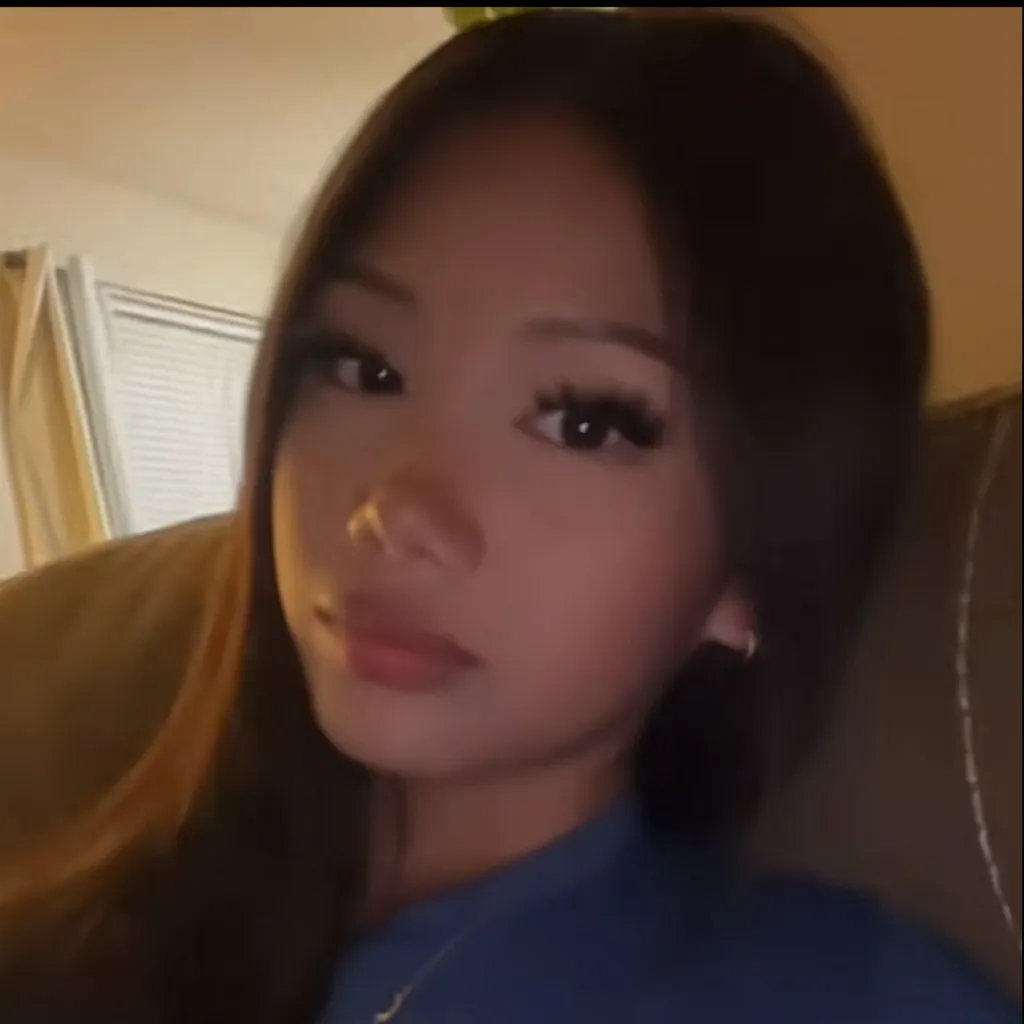 chat with ai character: Liv