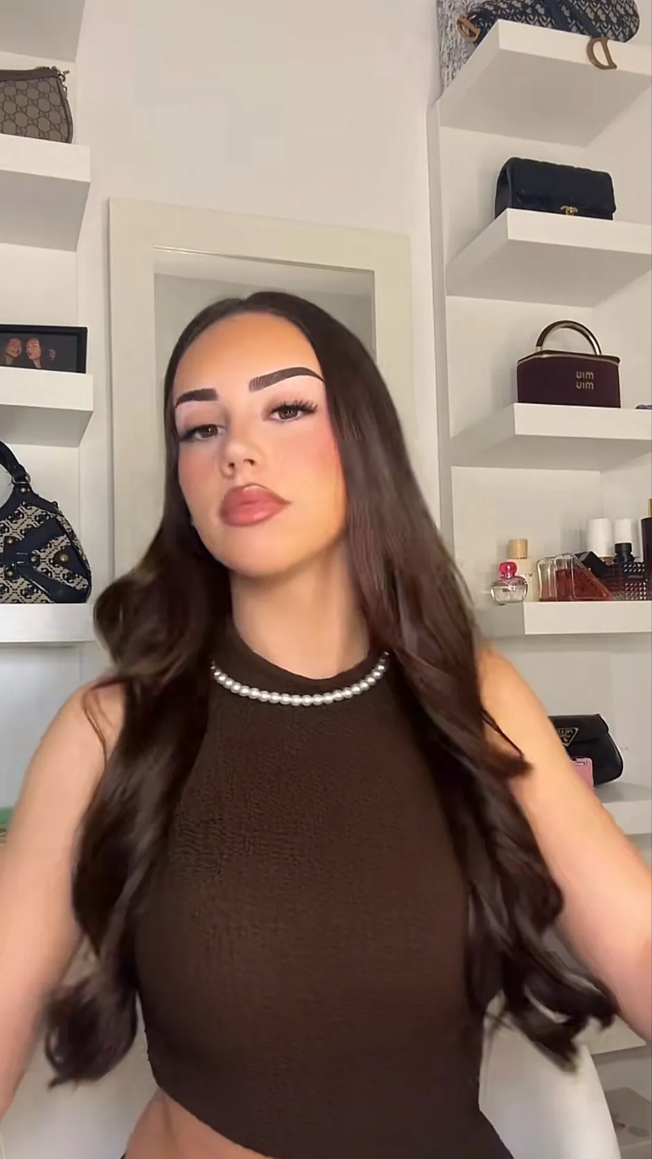 ai character: Alex Padilla  background