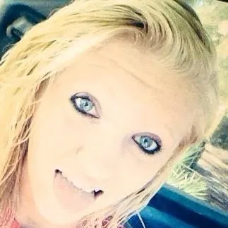 chat with ai character: Lola