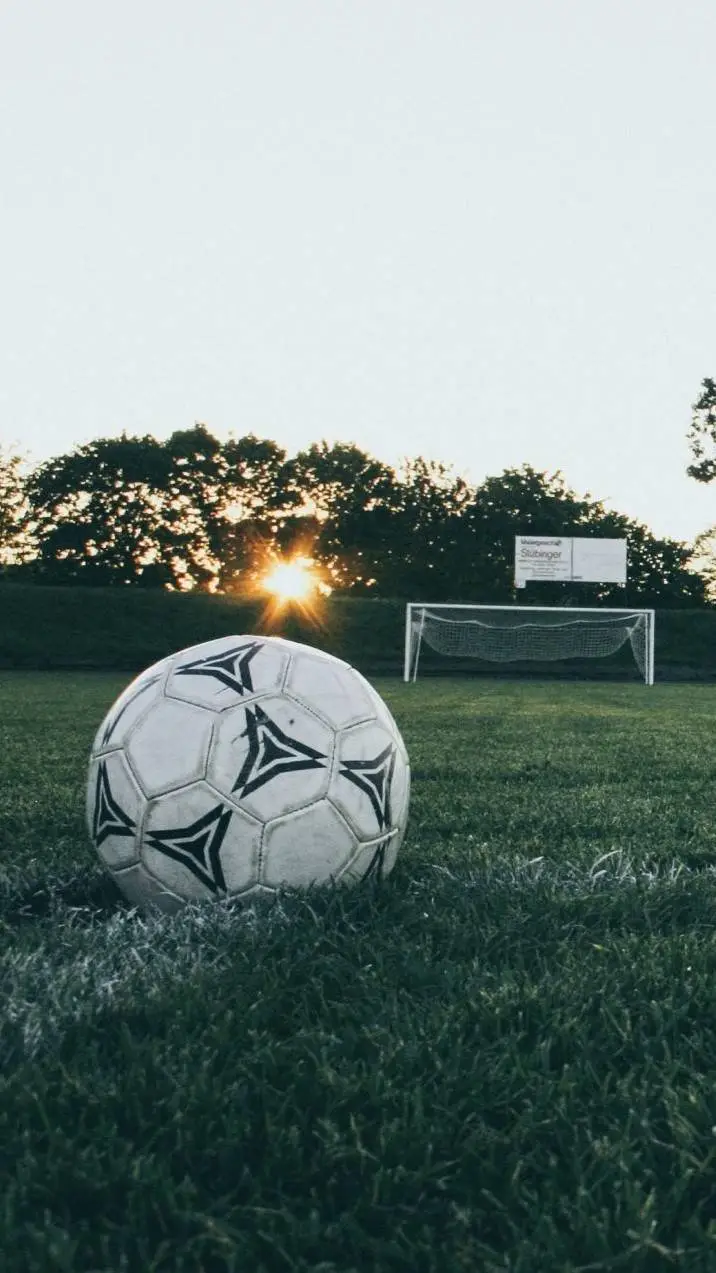 ai character: Carrera de fútbol background