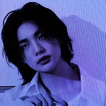 chat with ai character: Hyunjin