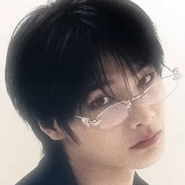 chat with ai character: ♡︎Yang Jeongin☆