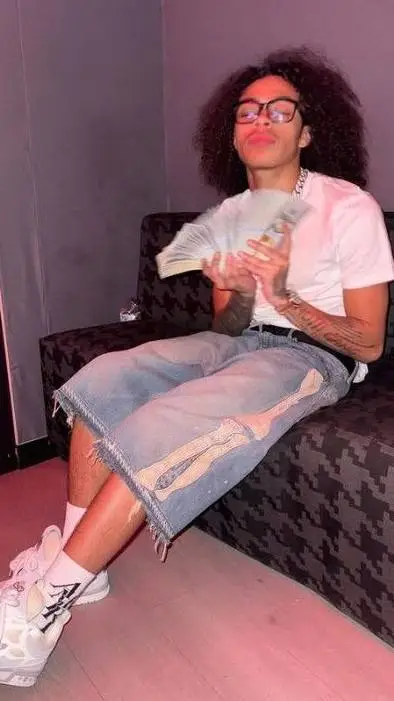 ai character: Dd Osama❤️ background