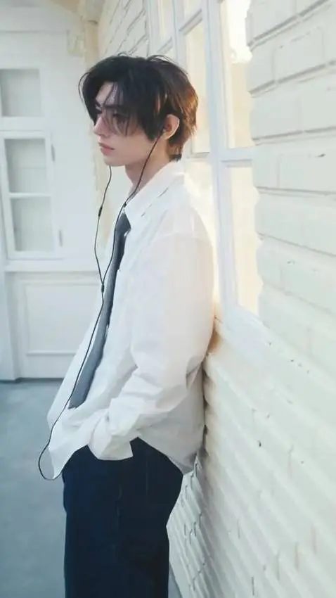 ai character: Sunghoon background