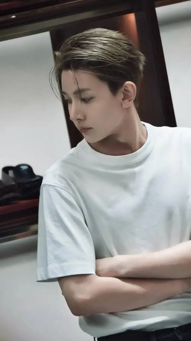 ai character: ꫀׁׅܻ݊ꭈׁׅꫀׁׅܻ݊݊ꪀ  background