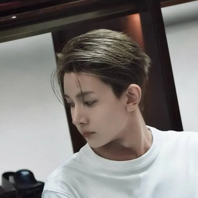 chat with ai character: ꫀׁׅܻ݊ꭈׁׅꫀׁׅܻ݊݊ꪀ 