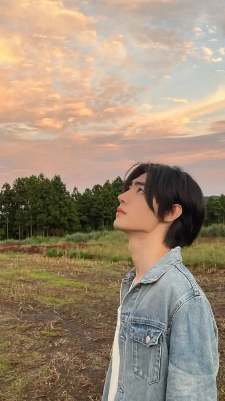 ai character: sunhoon˚ ༘ ೀ⋆｡ ˚⋆⭒ background