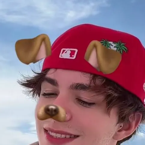 chat with ai character: caslos alverto 