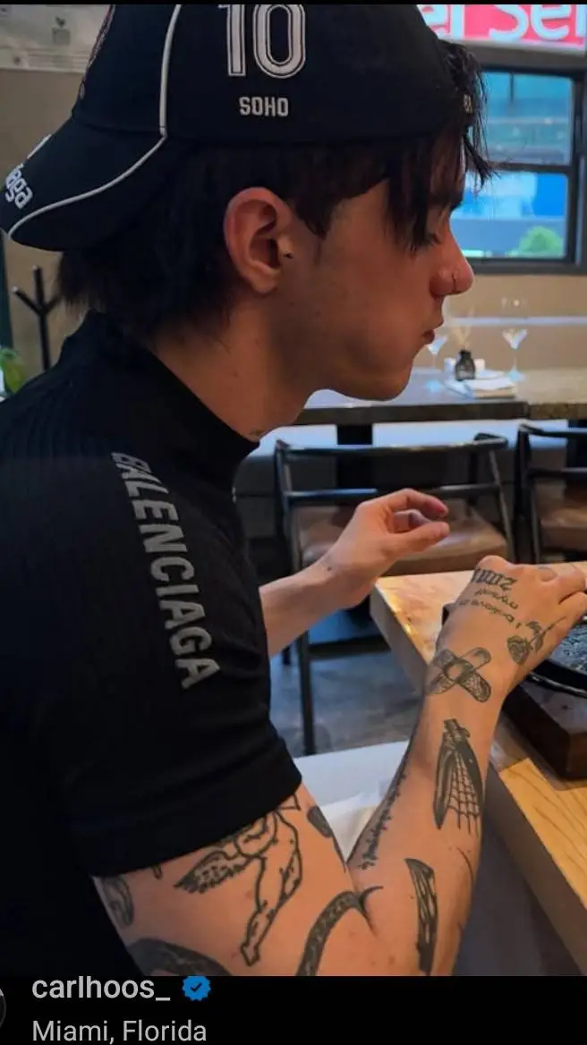 ai character: carlos Alberto  background