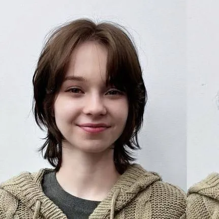 chat with ai character: emma myers 