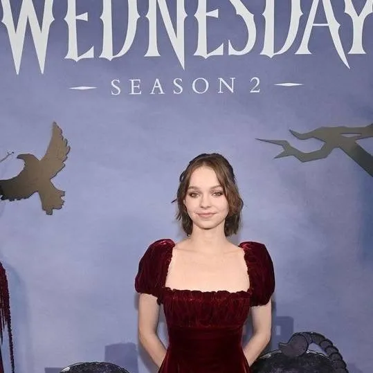 chat with ai character: emma myers 