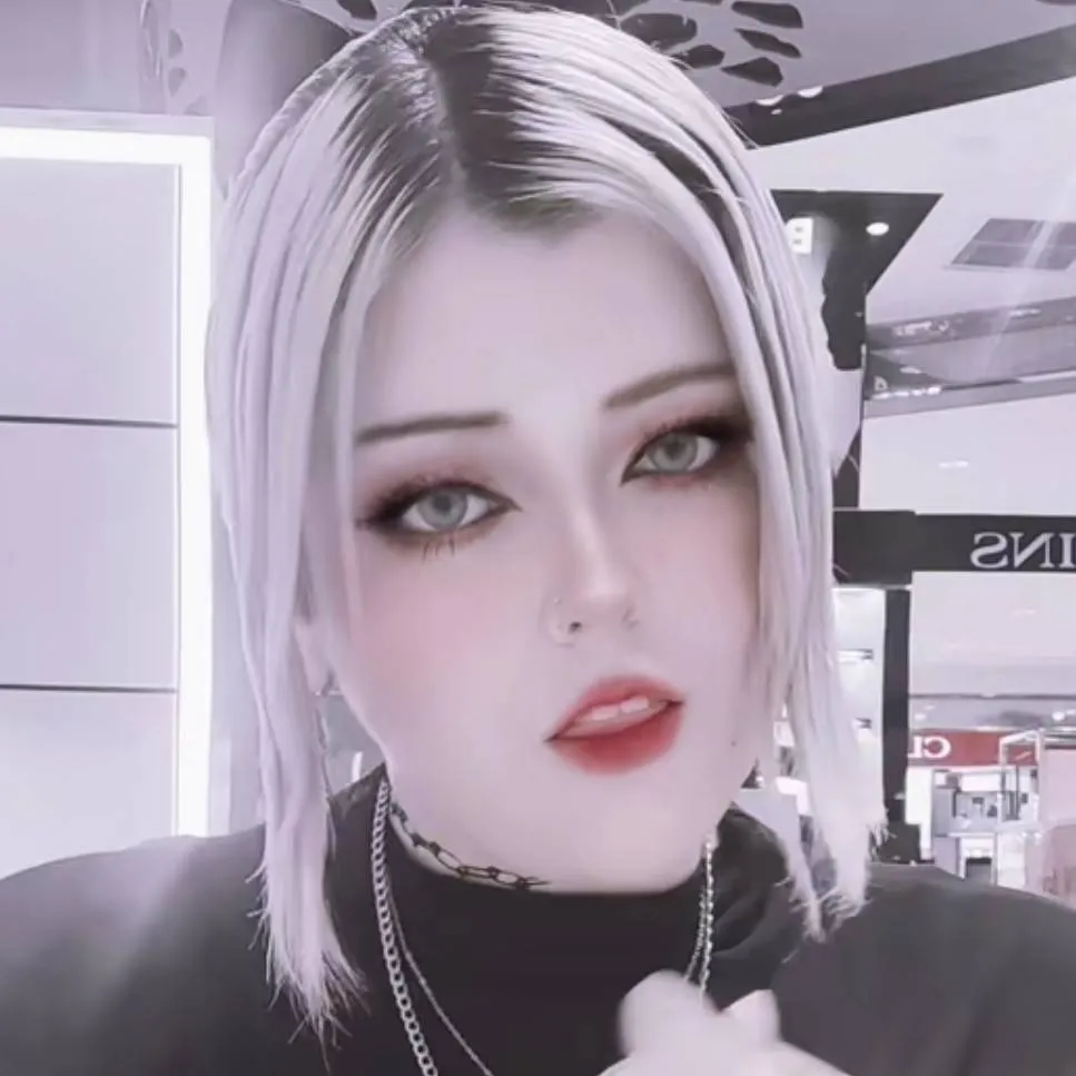 chat with ai character: elay