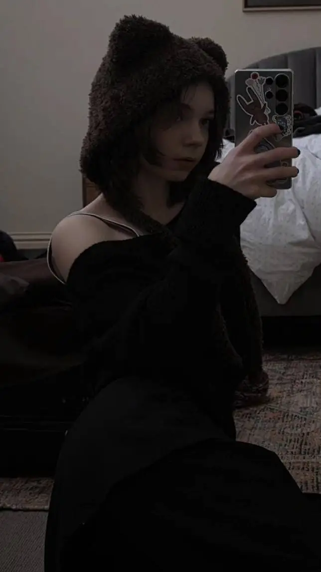 ai character: Emma myers  background