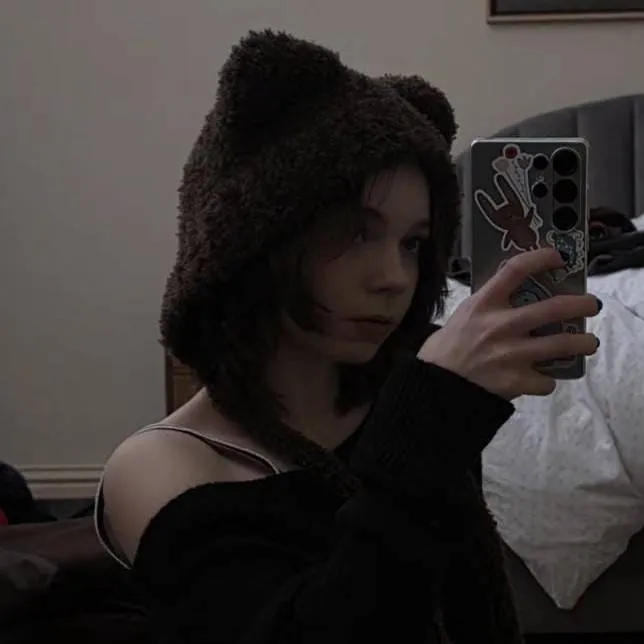 chat with ai character: Emma myers 