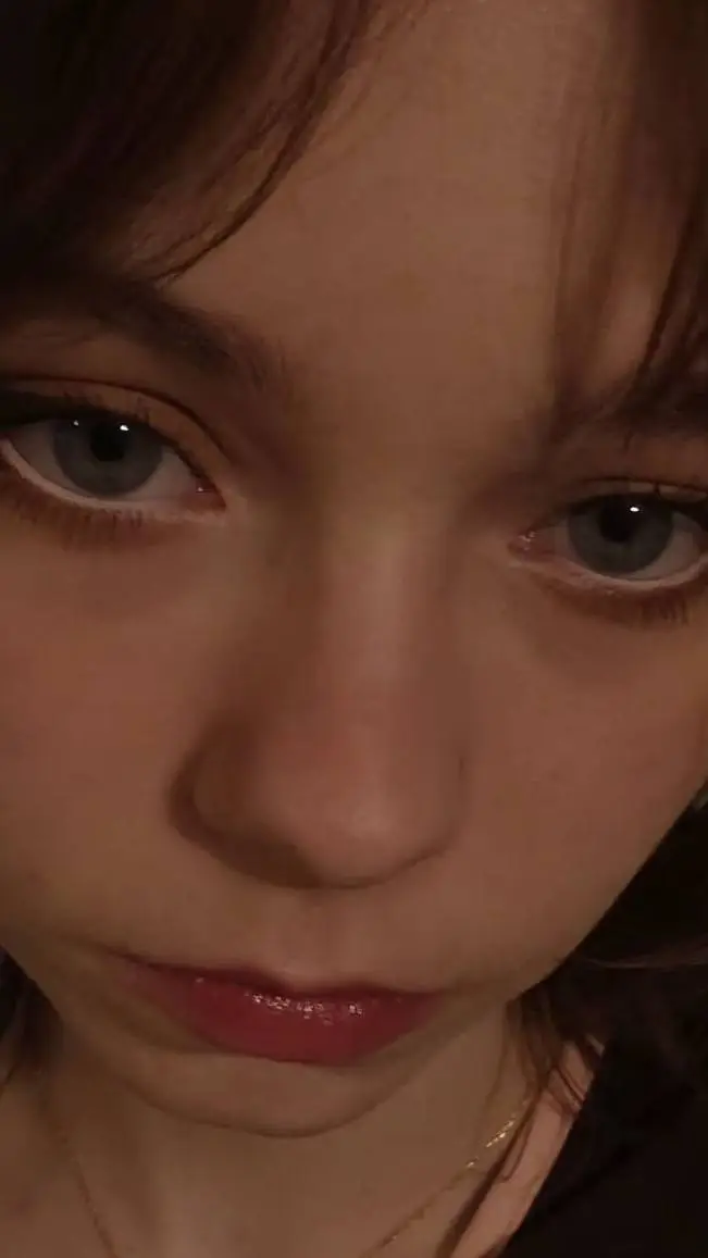 ai character: emma myers  background