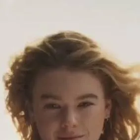 chat with ai character: super girl 