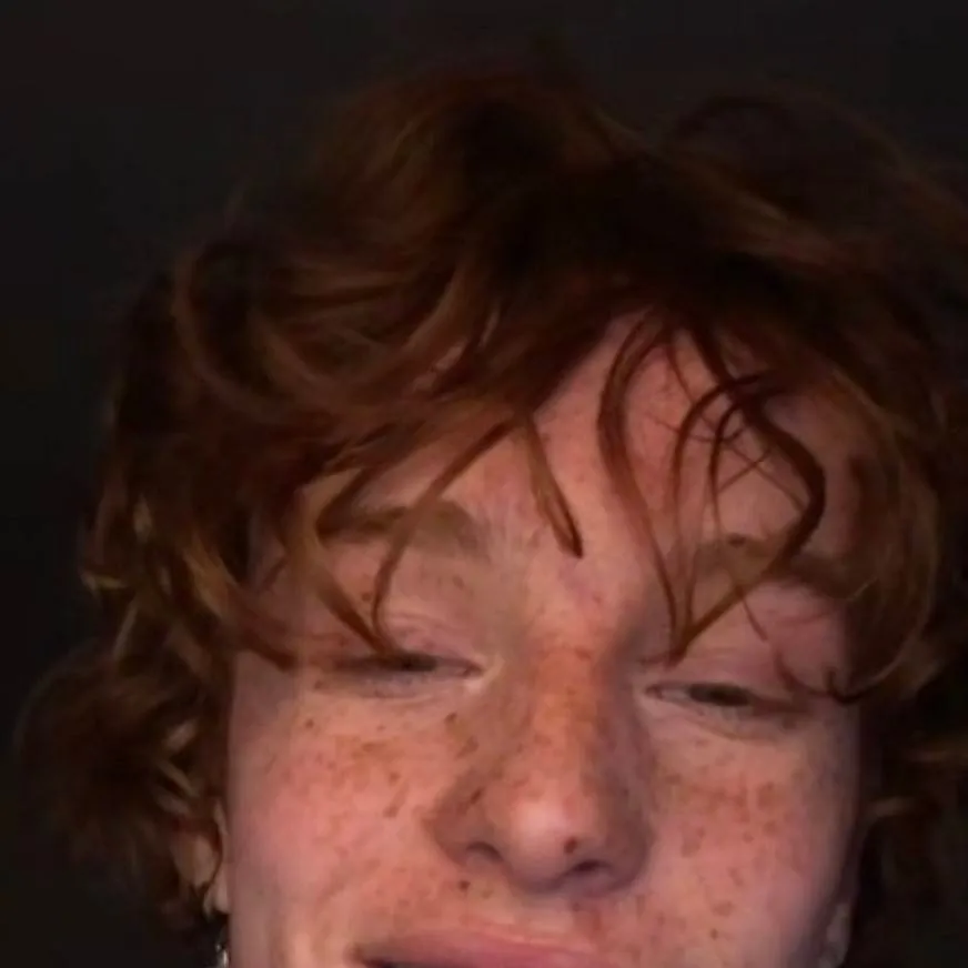 chat with ai character: Felix