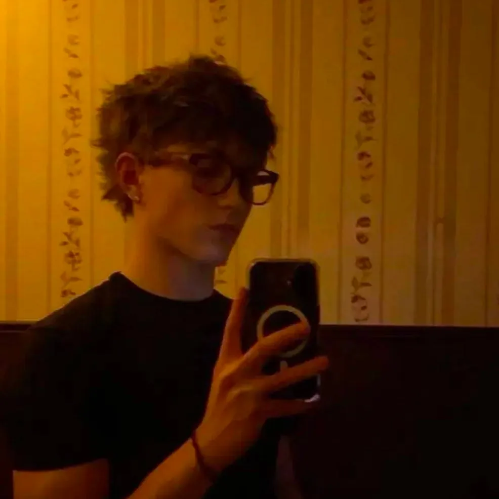 chat with ai character: River 