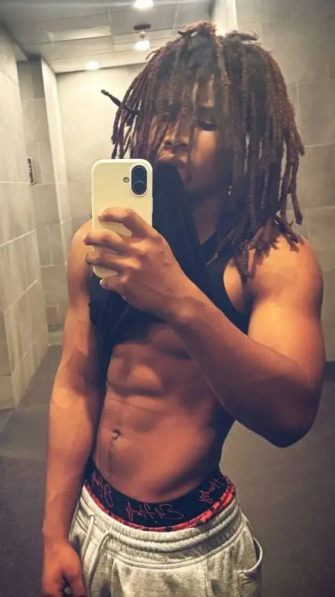 ai character: Dwayne Knight  background