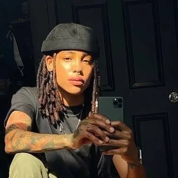 chat with ai character: Anaya Knight 