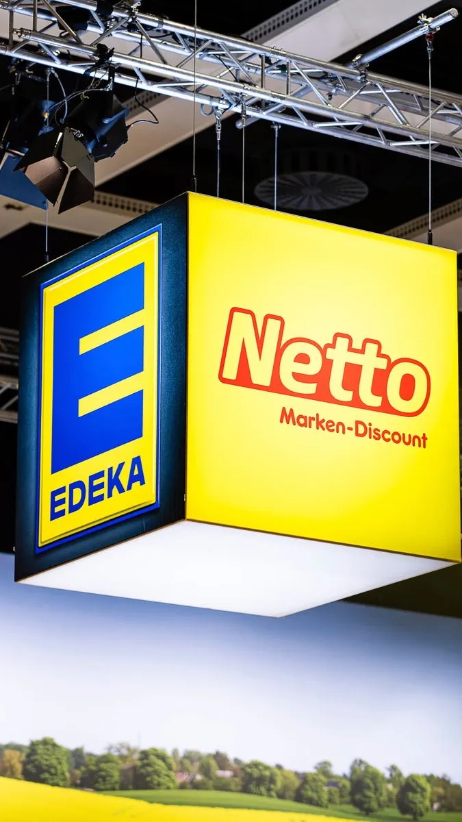 ai character: Netto and edeka background