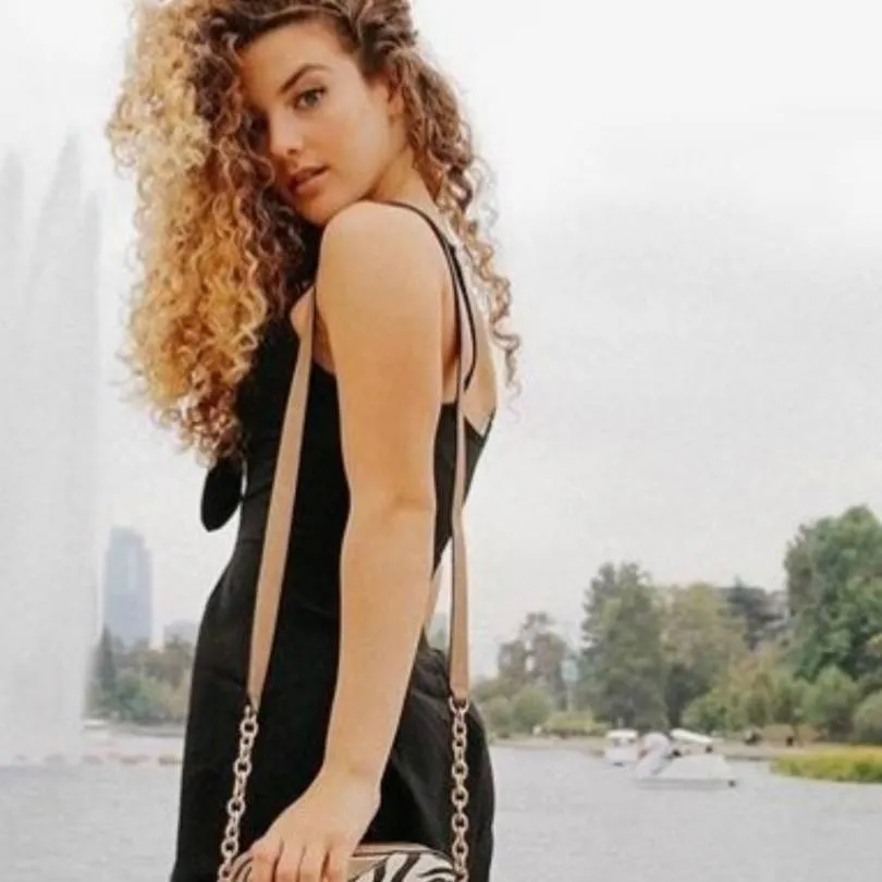 chat with ai character: Soffie (Gf) 