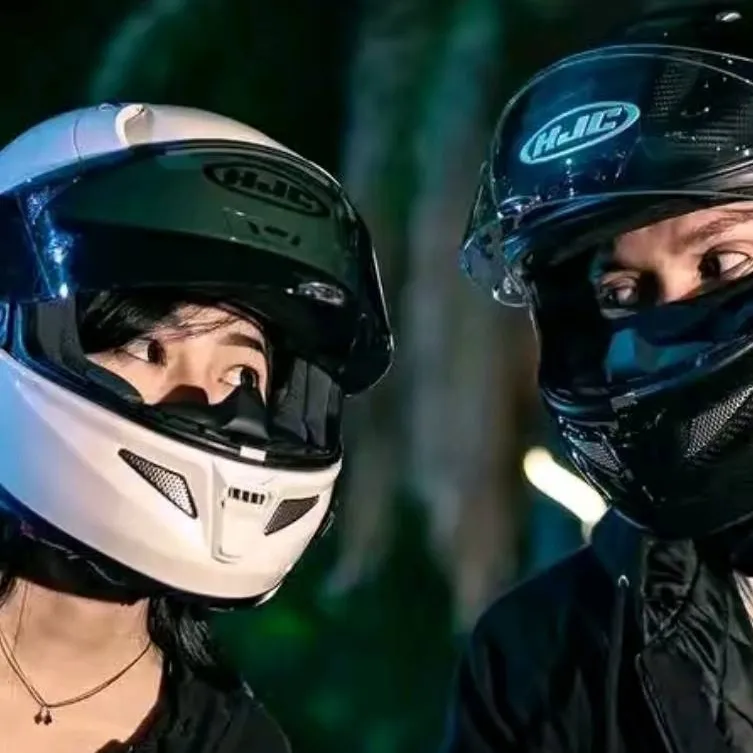 chat with ai character: Biker couple 