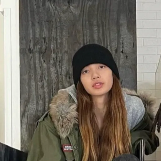 chat with ai character: Lalisa Manobon